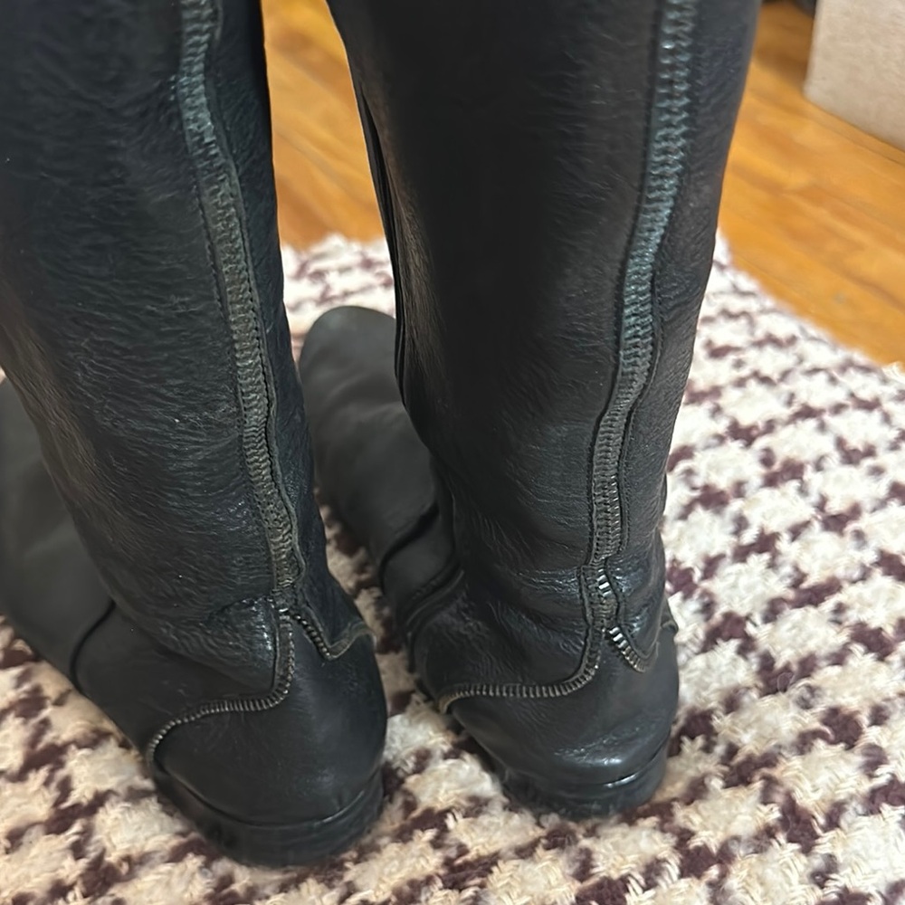 Boots. - Picture 8 of 16